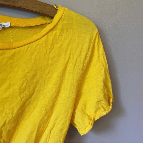 ✨3/$20✨ Urban Heritage Women’s Yellow Short Sleeve Top - Picture 4 of 7